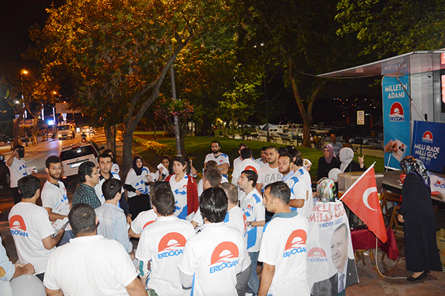 Erdoğan Gönüllüleri gece gündüz demiyor