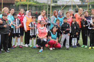 BJK Futbol Okulu'nda annelerin maçı vardı