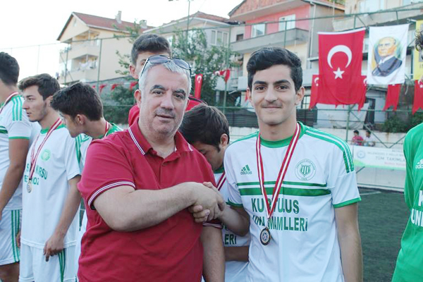 Gümüşsuyuspor şampiyonluğu kutladı