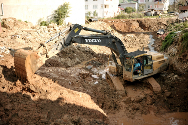 İBB ve Beykoz Belediyeleri Akbaba Deresi’ni islah ediyor