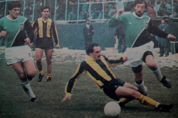 Eski futbolcu Cihan Karaca vefat etti.