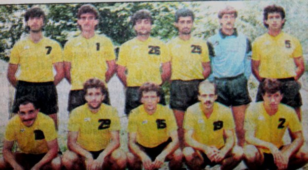 Eski futbolcu Cihan Karaca vefat etti.