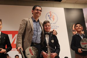 Beykozlu Türkiye birincisi ödülünü Kaşıtoğlu’ndan aldı