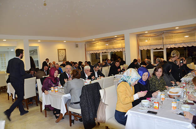 AK Parti Beykoz'da vefa yemeği