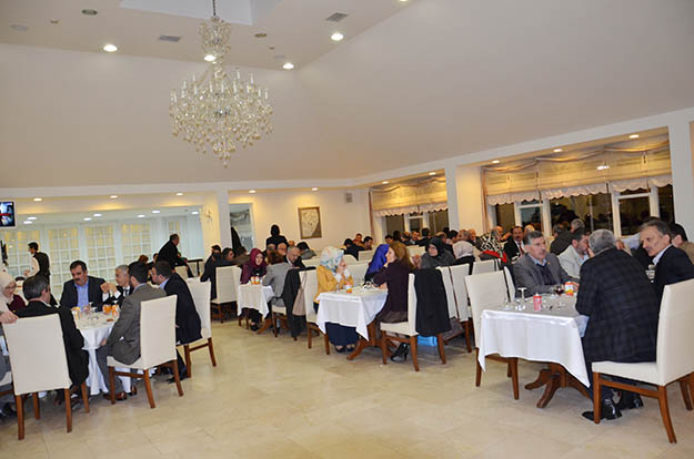 AK Parti Beykoz'da vefa yemeği