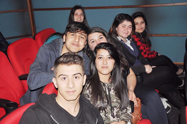 Beykoz’da öğrenciler Çanakkale için sinema kapattı!
