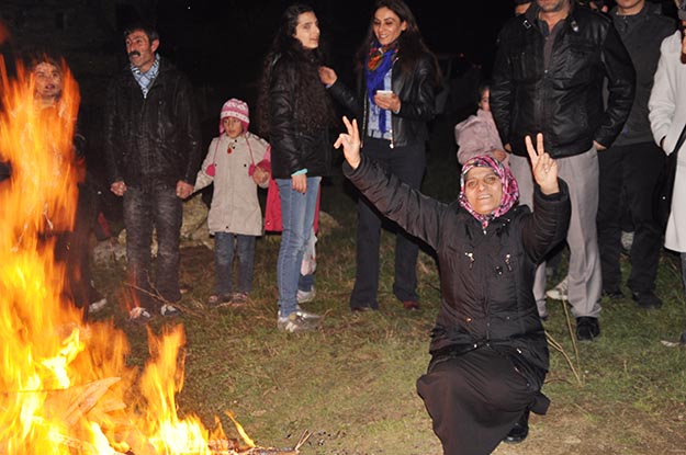 Beykoz'da Nevruz ateşini HDP'liler yaktı