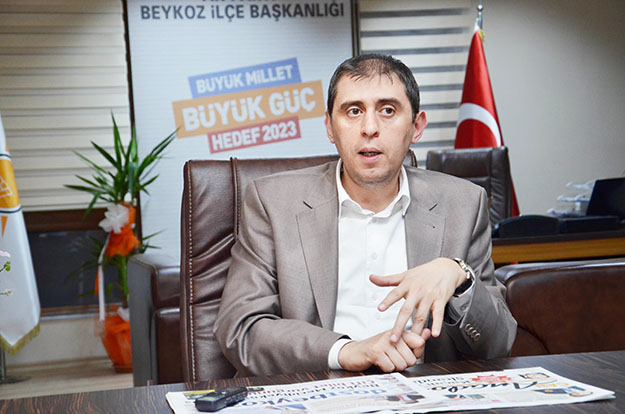 AK Parti Beykoz İlçe Başkanı Mustafa Gürkan, Kader Gür'e konuştu