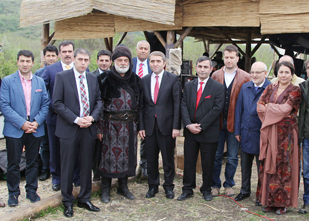 Selim Temurci, Beykoz’da Diriliş Ertuğrul setini ziyaret etti