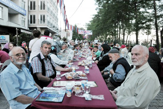 Beykoz'da iftar sofraları bereketli