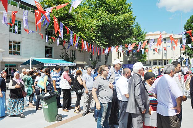 Beykoz Bayramlaşması Belediye Meydanı’nda yapıldı