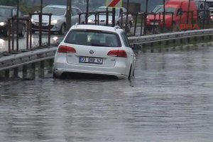 Beykoz Riva yolu yağmur nedeniyle kapandı