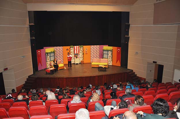 Beykoz'da canlı müzikli tiyatro sahnelendi