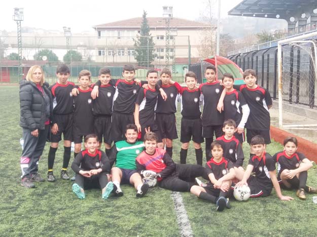 Atatürk Ortaokulu tek golle