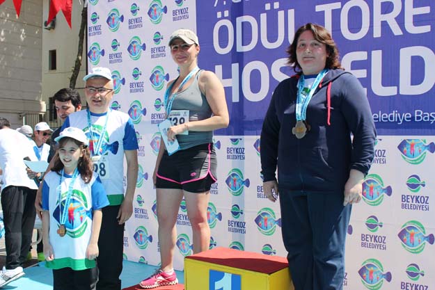 Atletler Beykoz'da anneler için koştu