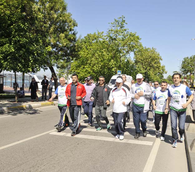 Atletler Beykoz'da anneler için koştu