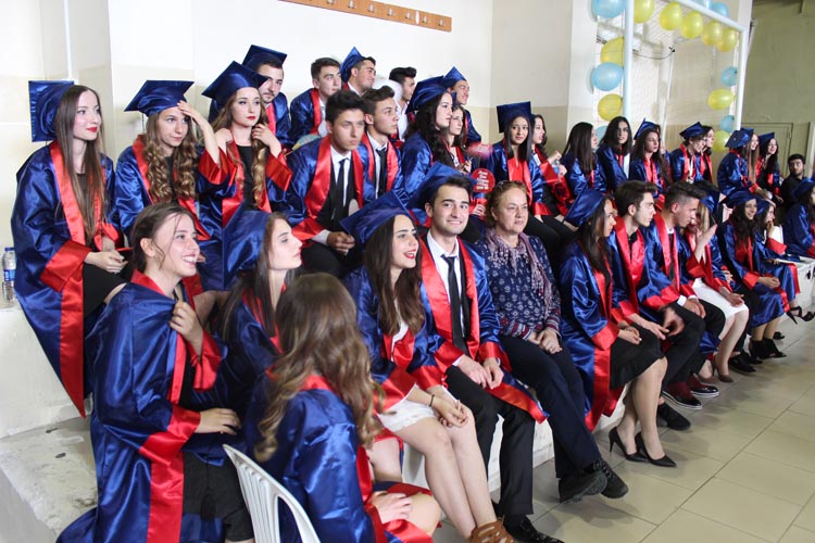 Beykoz Celal Aras Anadolu Lisesi’nde mezuniyet coşkusu