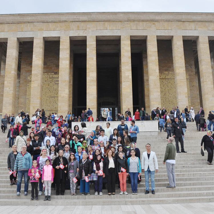 BEDES, 150 kişiyi Anıtkabir'e götürdü