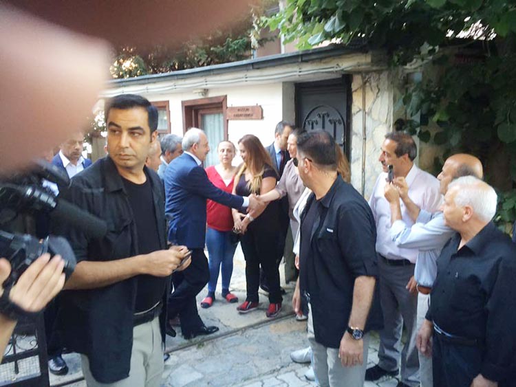 Kemal Kılıçdaroğlu, Beykoz’da Prof. Öztürk’ü ziyaret etti