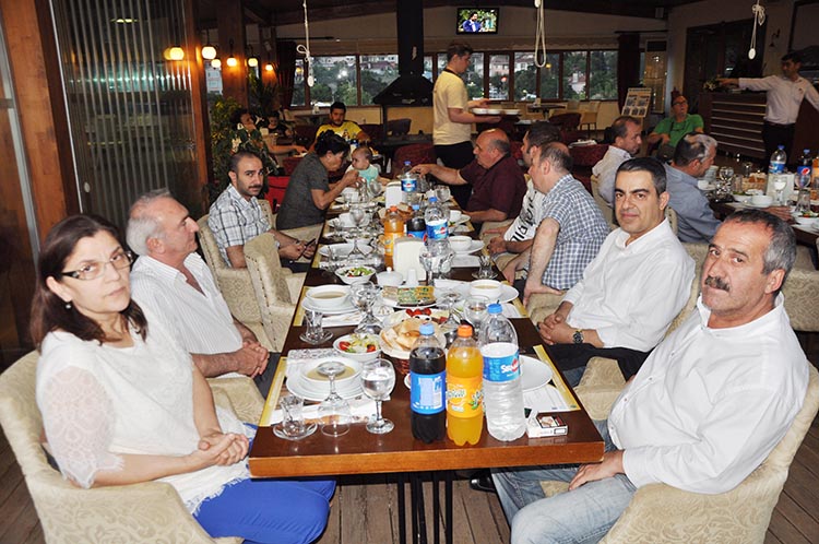 Beykoz'un muhtarları iftar sofrasında protokolü ağırladı