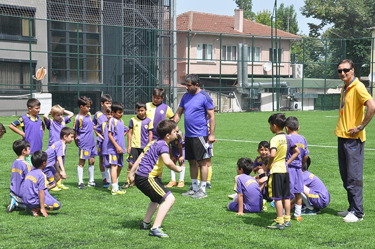 Çubukluspor Futbol Okulu sezonu açtı