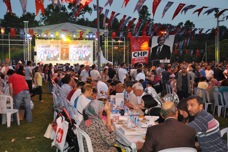 Tarihi Beykoz Çayırı'nda CHP izdihamı
