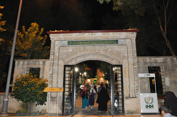 Beykoz Yuşa Camii'nde teravih huzuru