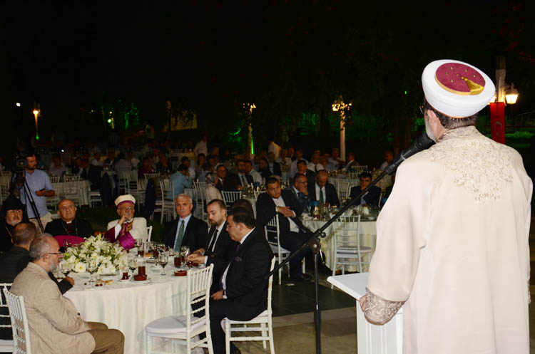 Dini liderler Beykoz'da iftar yaptı