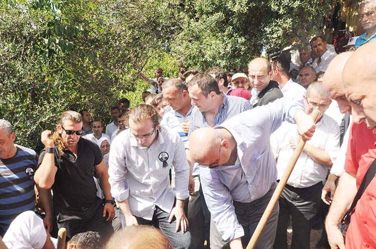 Beykoz'daki cenazede alkış krizi çabuk bitti