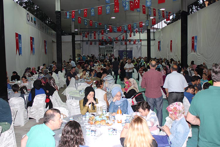 Beykoz Kızılay’ı 400 kişiye iftar verdi