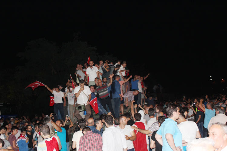 Beykoz halkı demokrasiye sahip çıktı…