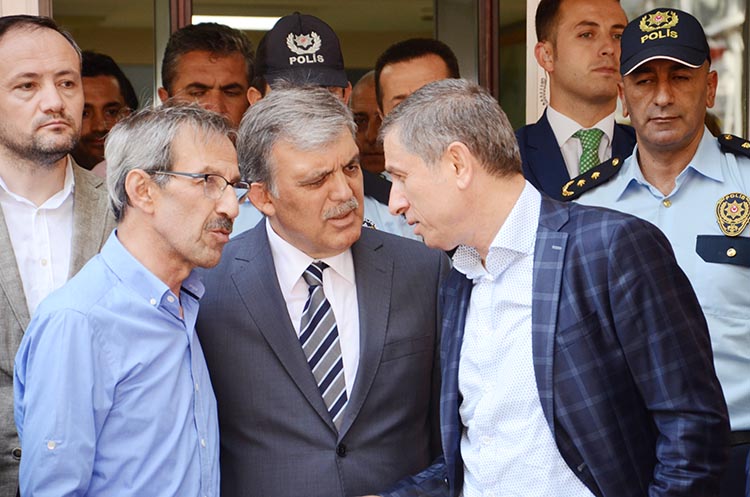 Abdullah Gül’den polislere moral ziyareti