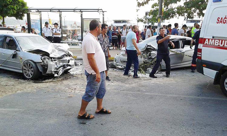 Beykoz Merkez’de trafik kazası… Biri ağır üç yaralı