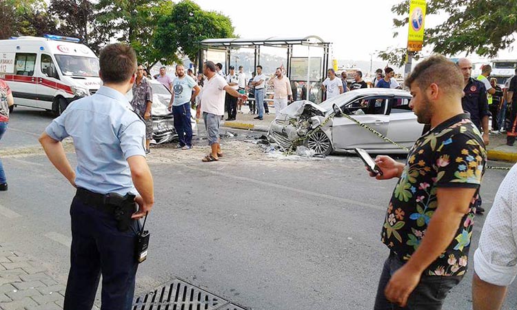 Beykoz Merkez’de trafik kazası… Biri ağır üç yaralı