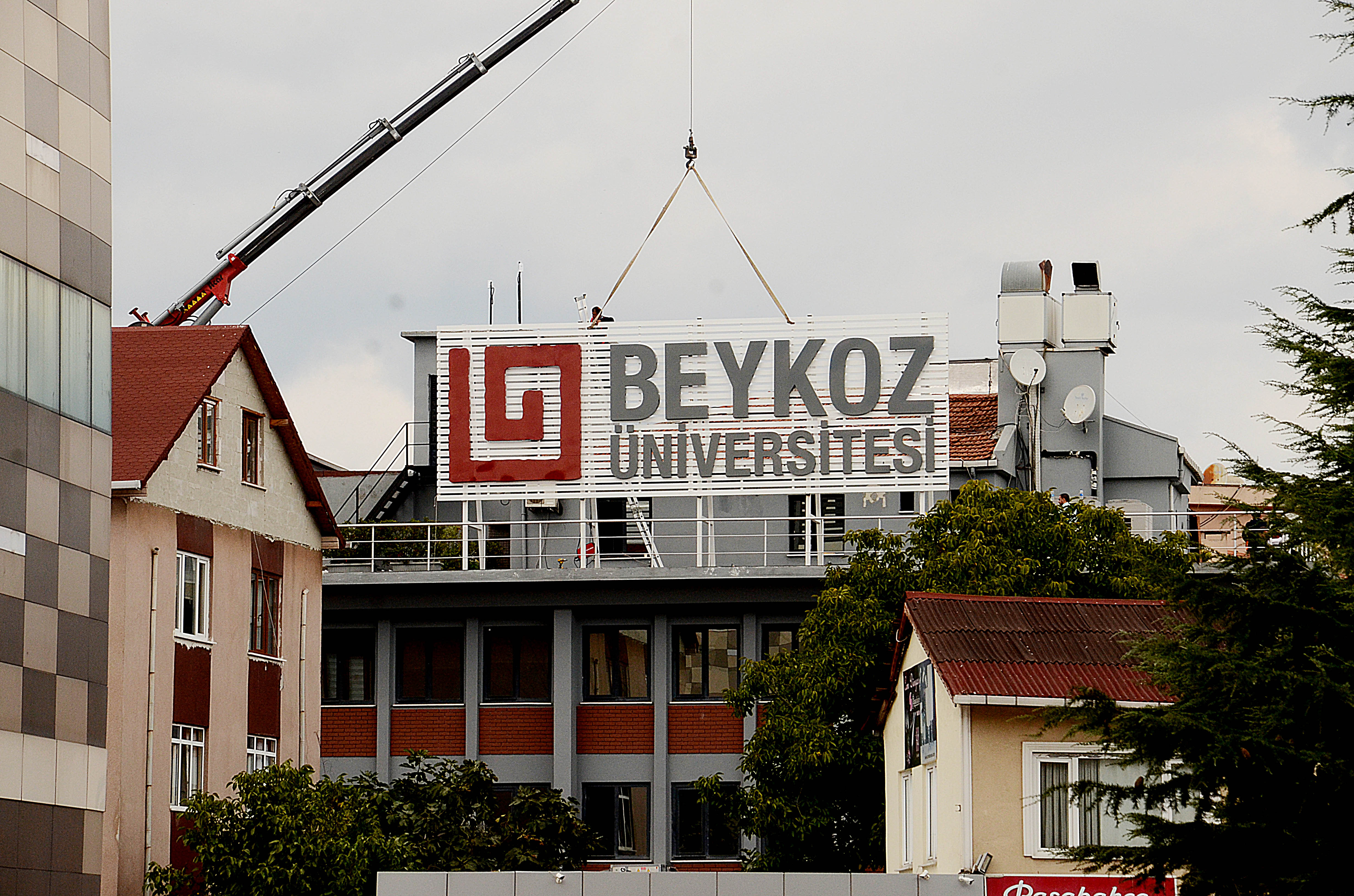 Beykoz Üniversitesi tabelayı astı