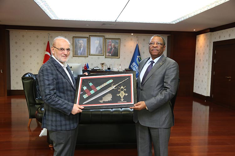 Nijer Büyükelçisi’nden Başkan Çelikbilek’e ziyaret 
