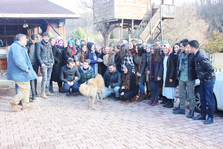Diyaliz öğrencileri Beykoz'da sevgi evini ziyaret etti