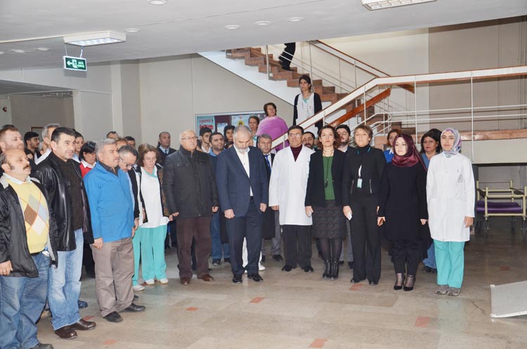 Beykoz Devlet Hastanesi'nde şehitlere saygı duruşu