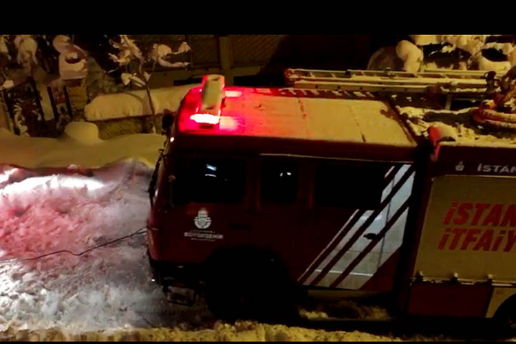 Beykoz'da itfaiye araçları da çaresiz kaldı