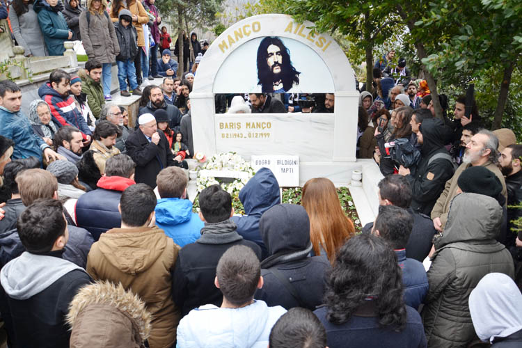 Barış Manço, Beykoz'daki mezarının başında anıldı