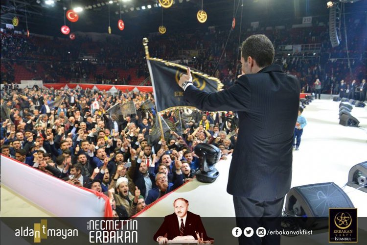 Necmettin Erbakan aşkı İstanbul’a sığmadı