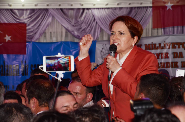 Meral Akşener, Beykoz'da salon mitingi yaptı