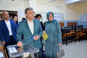 Beykoz’da Abdullah Gül'ün oy kullandığı sandıktan 'evet' çıktı
