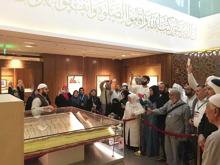 Dilmaç, Medine’de Kuran-ı Kerim müzesini gezdi