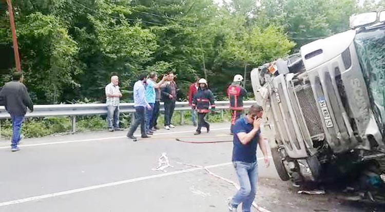 Beykoz Cumhuriyetköy'de feci kaza 1 ölü, 9 yaralı