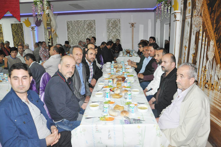 Saadet Partililer geleneksel iftar yemeğinde buluştu