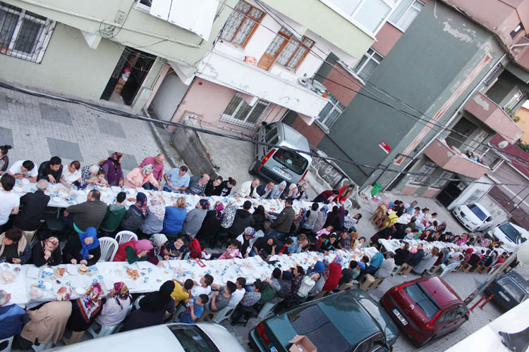 CHP Beykoz'dan Çiğdem Mahallesi'nde iftar sofrası
