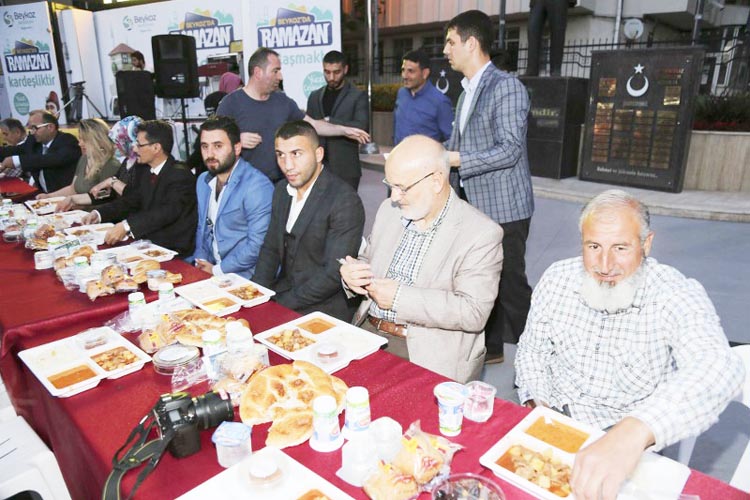 İstanbul taksi şoförleri Beykoz’da iftar yaptı