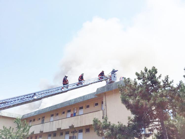 Beykoz'daki öğretmen lojmanında yangın çıktı...
