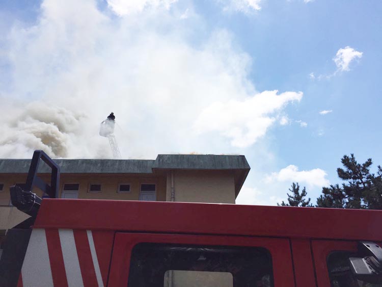Beykoz'daki öğretmen lojmanında yangın çıktı...